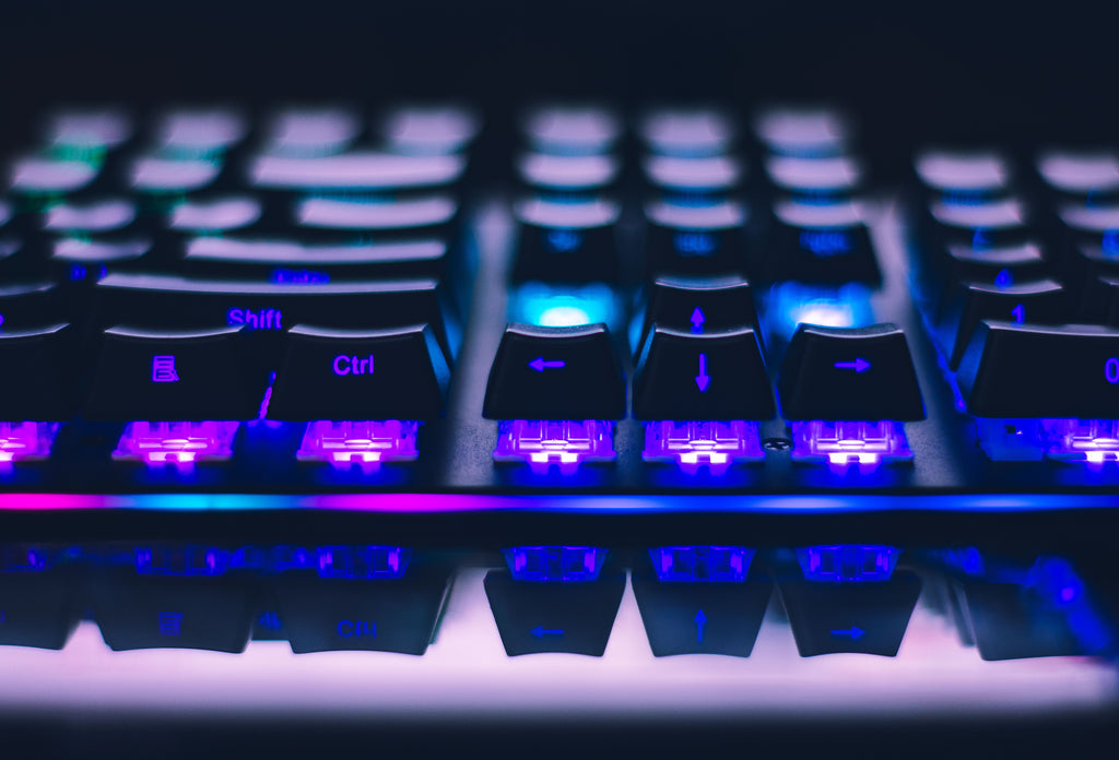 Teclado gaming ilumidado primer plano