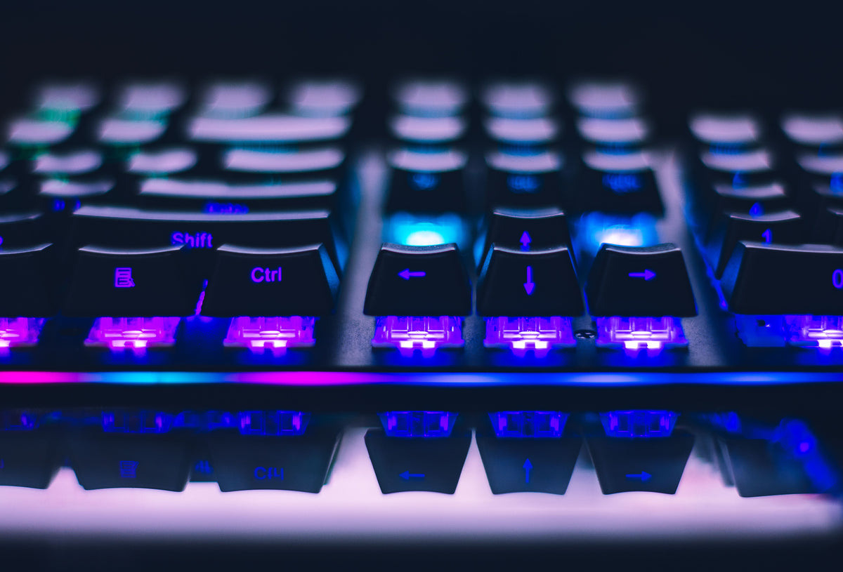 Teclado gaming ilumidado primer plano